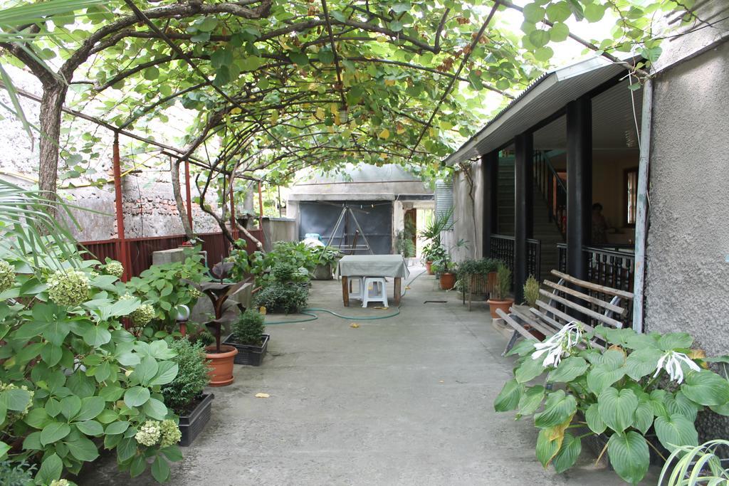 Hotel The Kiwi House à Lagodekhi Extérieur photo